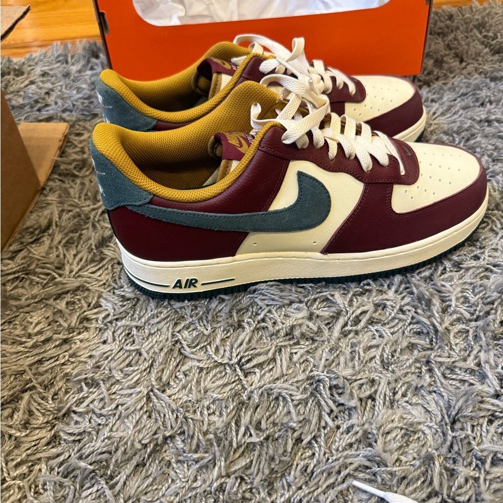 Nike Men's Sneakers - Burgundy, Cream, and Teal - size 10.5